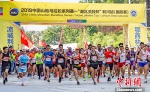 2019中国山地马拉松系列赛利川站开赛。 南天星 摄 - Hb.Chinanews.Com