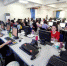 资料图：高考评卷点内工作人员在电脑前阅卷。中新社记者 马铭言 摄 - 新浪湖北