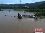 洪灾现场。郧阳警方供图 - 新浪湖北