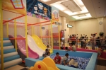 汉口站母婴候车区的儿童游乐区成为小旅客的欢乐海洋（邱晟 摄） - 新浪湖北