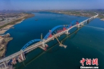 正在建设中的汉十高铁汉江特大桥(资料图) 杨东 摄 - 新浪湖北