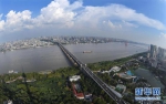▲这是2019年7月29日拍摄的依托长江的武汉城景（无人机拍摄）。新华社记者 程敏 摄 - 新浪湖北