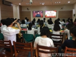 湖北大学师生集中收听收看庆祝中华人民共和国成立70周年大会 - 湖北大学