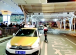 图为：天河机场T3航站楼下的出租车通道，没有社会车辆干扰 - Hb.Chinanews.Com