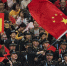 10月22日，观众在看台为中国队加油助威。 当日，在武汉进行的第七届世界军人运动会女子排球决赛中，中国队以1比3不敌巴西队，获得亚军。 新华社记者贺长山摄 - 新浪湖北