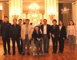 图为张海迪与我国驻法国大使卢沙野会谈并合影 - 残疾人联合会