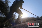 绝壁攀崖训练 - Hb.Chinanews.Com