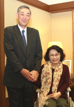 图为张海迪会见日本驻华大使横井裕 - 残疾人联合会