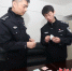 12月10日，武汉铁路公安处治安二大队民警清点部分收缴的假火车票 胡金力摄 - 新浪湖北