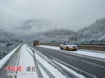 湖北高速路政鄂西支队：打"雪仗"，我们是专业的 - Hb.Chinanews.Com