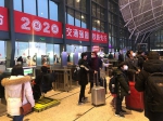 1月21日，武汉站出行的旅客均佩戴口罩。 受访者供图 - 新浪湖北
