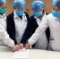 武汉市江夏区人民医院医护人员在请战书上按下手印。 - 新浪湖北
