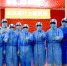 资料图：武汉“方舱医院”医护人员在进入病区前加油鼓劲。 安源 摄 - 新浪湖北