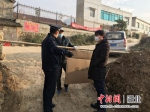 特殊的婚礼：民警当“伴郞” 驾车接新娘 - Hb.Chinanews.Com