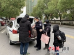 血站青年千里返岗 暖心铁警接力护航 - Hb.Chinanews.Com