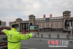 战疫父子兵：因为是警察，这个时候决不能后退半步 - Hb.Chinanews.Com