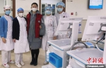 山西医科大学第二医院同事与张晓花合影，欢送“准新娘”出征武汉。 受访人供图 - 新浪湖北