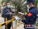 紧急物流的“快递哥” - Hb.Chinanews.Com