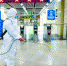 3月23日，地铁2号线汉口火车站站，保洁人员对车站进行全面消毒 长江日报记者李永刚 摄 - 新浪湖北