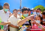 利川公安民警街头宣传禁毒 - Hb.Chinanews.Com