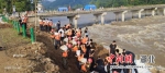 麻城叶家湾大桥河堤出现塌方险情 1800人被成功转移 - Hb.Chinanews.Com