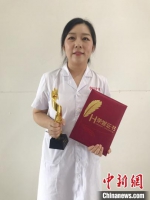 8月18日，刘霖获得武汉市第一医院“十大暖医”奖 张芹 摄 - 新浪湖北
