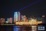 这是9月30日晚拍摄的武汉江滩灯光秀。新华社记者 冯国栋 摄 - 新浪湖北