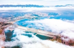 三峡大坝云雾缭绕（资料照片）。（湖北日报全媒记者 陈勇 摄） - 新浪湖北