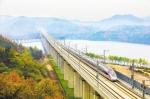 穿山跨河的汉十高铁。（通讯员 彭特 摄） - 新浪湖北