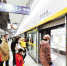 1月2日，武汉地铁11号线三期葛店段开通运营。葛店市民出行武汉市区更便捷。（湖北日报全媒记者 张鸿 通讯员 张樱宁 摄） - 新浪湖北