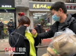 武汉街头被救女孩：“这个社会是充满正能量的” - Hb.Chinanews.Com