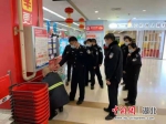 春节期间武汉警方每天万余警力坚守在岗 - Hb.Chinanews.Com