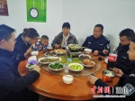 民警唐鹏：妈妈的团年饭圆了一个“年” - Hb.Chinanews.Com