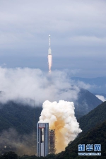 2020年6月23日，我国北斗三号全球卫星导航系统最后一颗组网卫星在西昌卫星发射中心点火升空。新华社记者 江宏景 摄 - 新浪湖北