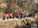 位于武汉近郊的木兰天池景区，游客体验新春民俗游。（资料图） 徐基建 摄 - 新浪湖北