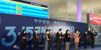 武汉天河机场联合航站楼内46家门店共同承诺遵循“同城同质同价”原则　张芹　摄 - 新浪湖北