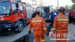 清晨两货车相撞一人被困 荆门消防紧急救援 - Hb.Chinanews.Com