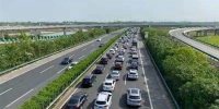 “五一”首日 湖北高速公路通行车辆超100万辆 - 新浪湖北