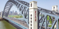 武汉开通最宽汉江桥 吸引众多市民上桥拍照打卡 - 新浪湖北