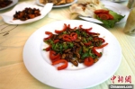 学生烹饪的昆虫美食 刘涛 摄 - 新浪湖北