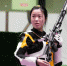 7月24日举行的东京奥运会女子10米气步枪决赛中，中国选手杨倩夺得冠军，为中国代表团揽入本届奥运会第一枚金牌。这也是本届东京奥运会诞生的首枚金牌。图为赛场内的杨倩。中新社记者 杜洋 摄 - 新浪湖北