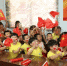 在王宗源的老家，襄阳市体育运动学校师生集体观看直播　杨东　摄 - 新浪湖北