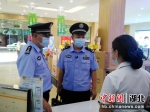 保康民警在辖区开展防疫宣传。 - Hb.Chinanews.Com