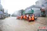 湖北柳林镇洪灾：有人被洪水冲走三次 抱住大树才脱险 - 新浪湖北