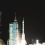 10月16日，搭载神舟十三号载人飞船的长征二号F遥十三运载火箭，在酒泉卫星发射中心点火起飞。 （新华社发） - 新浪湖北