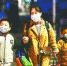 10月18日，武昌楚河汉街附近，市民戴着口罩出行。记者任勇 摄 - Hb.Chinanews.Com