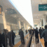 12月6日，乘客从吉首东站乘坐高铁。　鲁毅　摄 - 新浪湖北