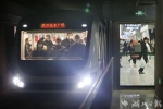 武汉地铁5号线开通人气最旺 吸引众多市民乘客打卡 - 新浪湖北