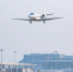 12月29日，校飞飞机在鄂州花湖机场飞行。新华社记者 肖艺九 摄 - 新浪湖北