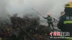 荆州：大货车高速路上起火 16吨火龙果变成“火龙” - Hb.Chinanews.Com